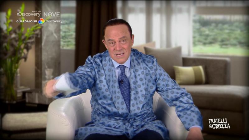 Uno straordinario Crozza imita Berlusconi… e la parodia porta bene al Cav! Uno straordinario Crozza imita Berlusconi… e la parodia porta bene al Cav!