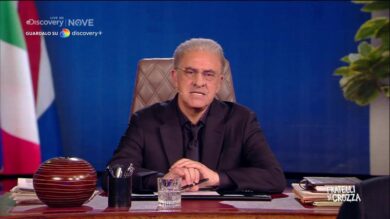 Crozza, De Luca: “Chi ha inventato la sigla PNRR è capace di tutto”