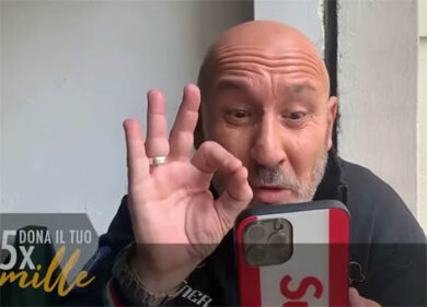 Maurizio Battista: “Dona il 5xmille ai cani bagnini che salvano vite umane”