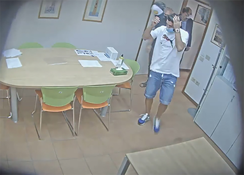 Galleria foto 'Esame farsa Suarez, ecco la videoregistrazione con la telecamera nascosta' - foto 1