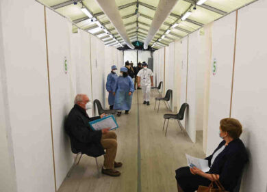 Covid, bocciato il pass vaccinale. Il garante: viola la nostra privacy