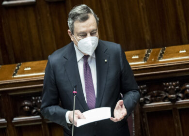 Coronavirus, Draghi alza l’asticella: superare quota mezzo milione