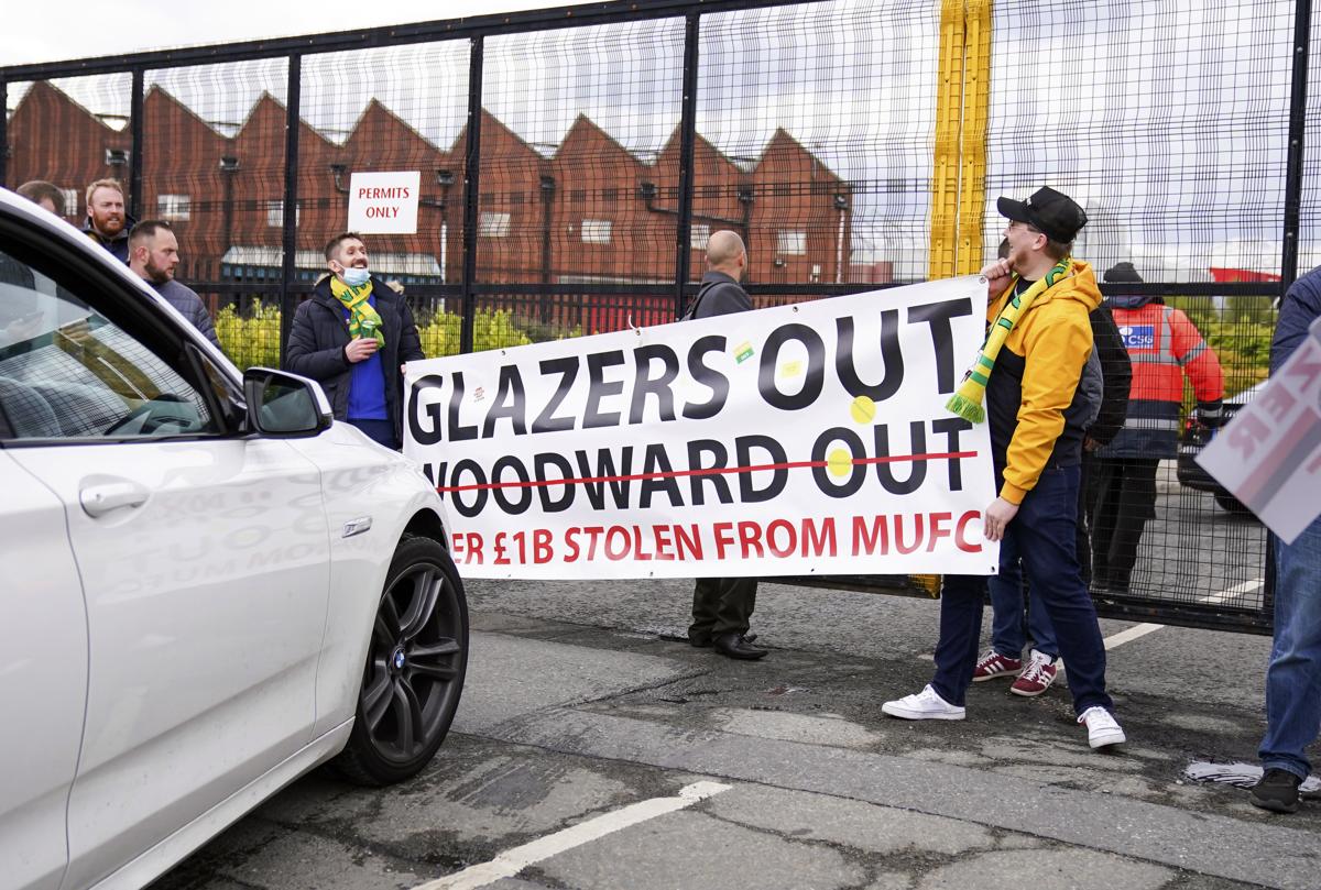 Manchester, contestazioni anti-Glazer. I tifosi invadono l’Old Trafford Manchester, contestazioni anti-Glazer. I tifosi invadono l’Old Trafford