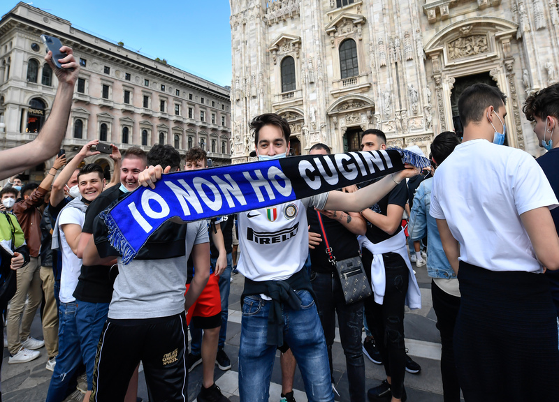 Milano, la festa scudetto dei tifosi dell’Inter da Piazza Duomo Milano, la festa scudetto dei tifosi dell’Inter da Piazza Duomo