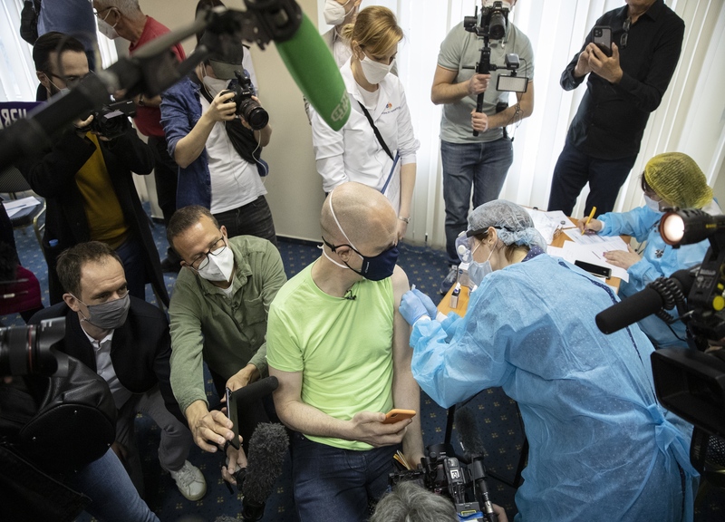 Coronavirus, campagna vaccinazione a rilento in Russia: incentivi economici per gli over 60 Coronavirus, campagna vaccinazione a rilento in Russia: incentivi economici per gli over 60