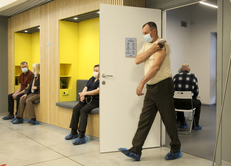 Coronavirus, campagna vaccinazione a rilento in Russia: incentivi economici per gli over 60 Coronavirus, campagna vaccinazione a rilento in Russia: incentivi economici per gli over 60