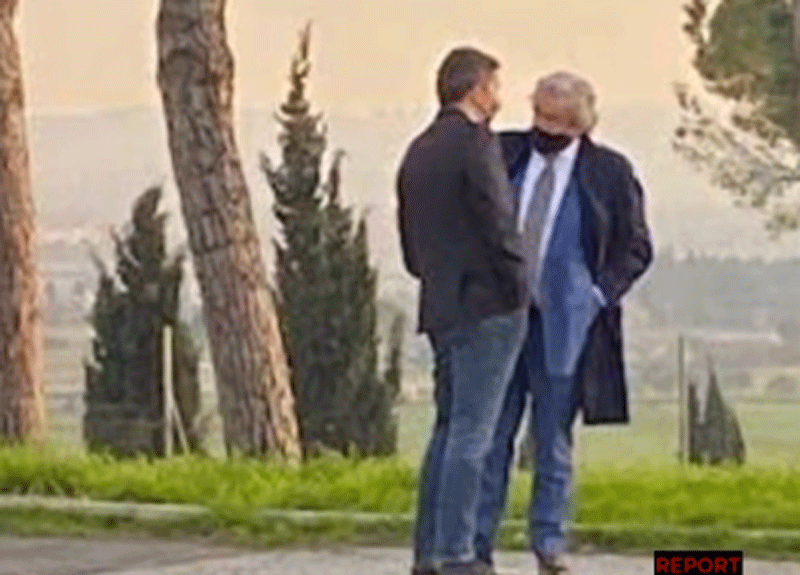 Renzi, in autogrill con uno dei Servizi. Mentre faceva pressioni su Conte Renzi, in autogrill con uno dei Servizi. Mentre faceva pressioni su Conte