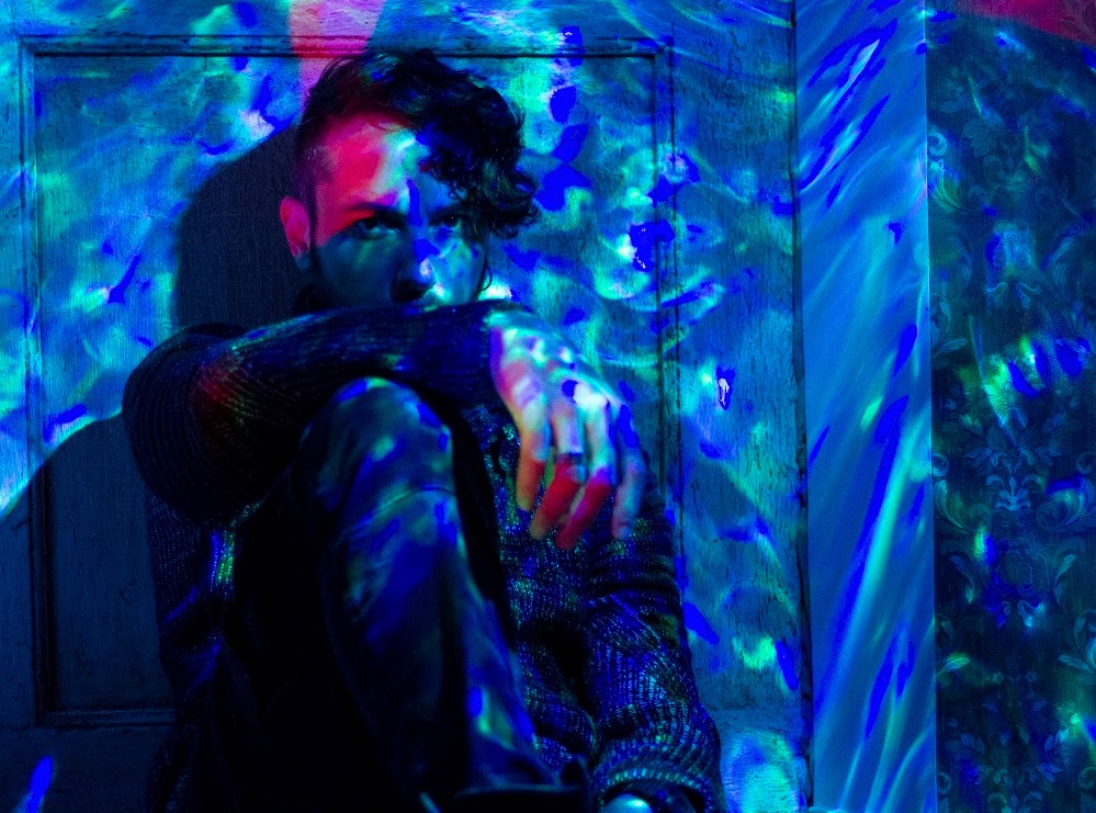 Ianez: “Con la droga un’infanzia a metà, riscattata da scrittura e musica” Ianez: “Con la droga un’infanzia a metà, riscattata da scrittura e musica”