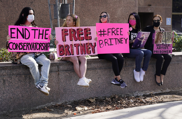 Britney Spears sui documentari sul suo conto: “Ho avuto anche una vita felice”
