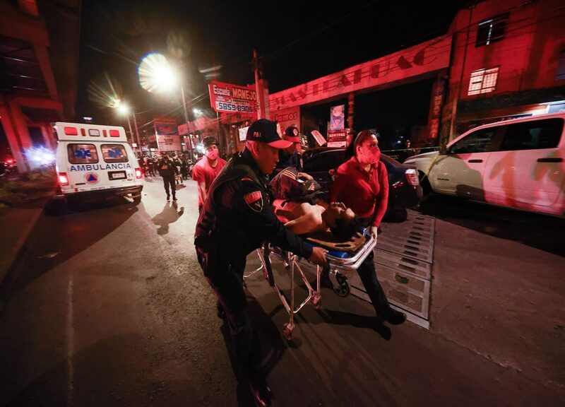 Città del Messico, crolla un ponte al passaggio della metro: morti e feriti Città del Messico, crolla un ponte al passaggio della metro: morti e feriti