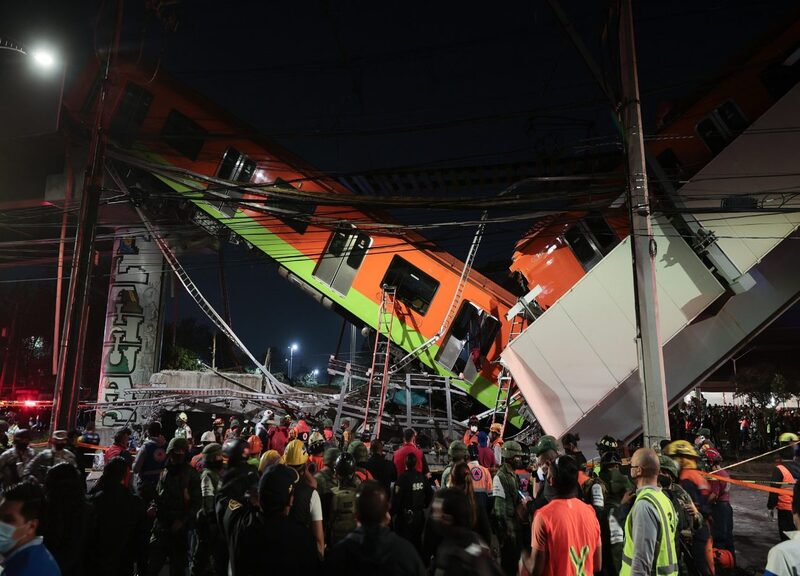 Città del Messico, crolla un ponte al passaggio della metro: morti e feriti Città del Messico, crolla un ponte al passaggio della metro: morti e feriti