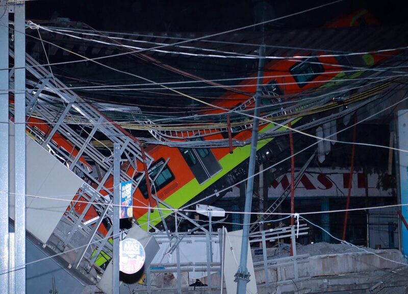 Città del Messico, crolla un ponte al passaggio della metro: morti e feriti Città del Messico, crolla un ponte al passaggio della metro: morti e feriti