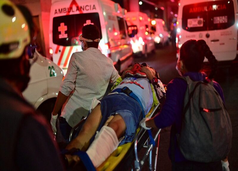 Città del Messico, crolla un ponte al passaggio della metro: morti e feriti Città del Messico, crolla un ponte al passaggio della metro: morti e feriti