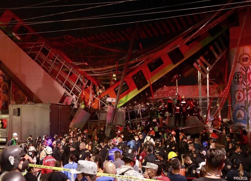 Città del Messico, crolla un ponte al passaggio della metro: morti e feriti Città del Messico, crolla un ponte al passaggio della metro: morti e feriti
