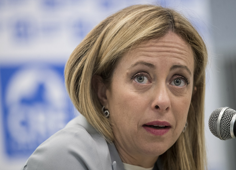 Giorgia Meloni fa la madrilena: “Via coprifuoco, aprire tutto”. Video Giorgia Meloni fa la madrilena: “Via coprifuoco, aprire tutto”. Video