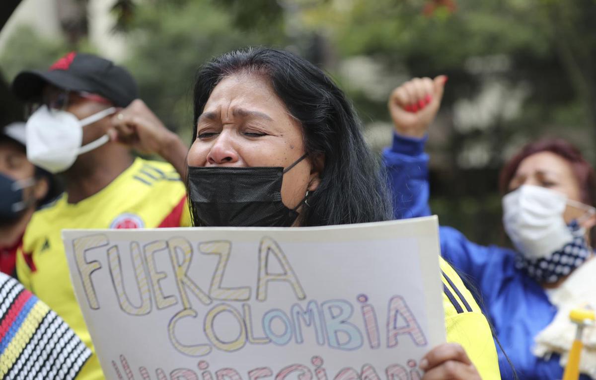 Guerriglia in Colombia, 26 morti: Ivàn Duque reprime nel sangue le proteste Guerriglia in Colombia, 26 morti: Ivàn Duque reprime nel sangue le proteste