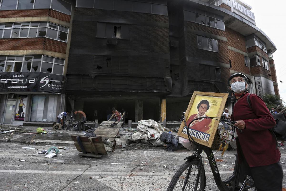 Guerriglia in Colombia, 26 morti: Ivàn Duque reprime nel sangue le proteste Guerriglia in Colombia, 26 morti: Ivàn Duque reprime nel sangue le proteste