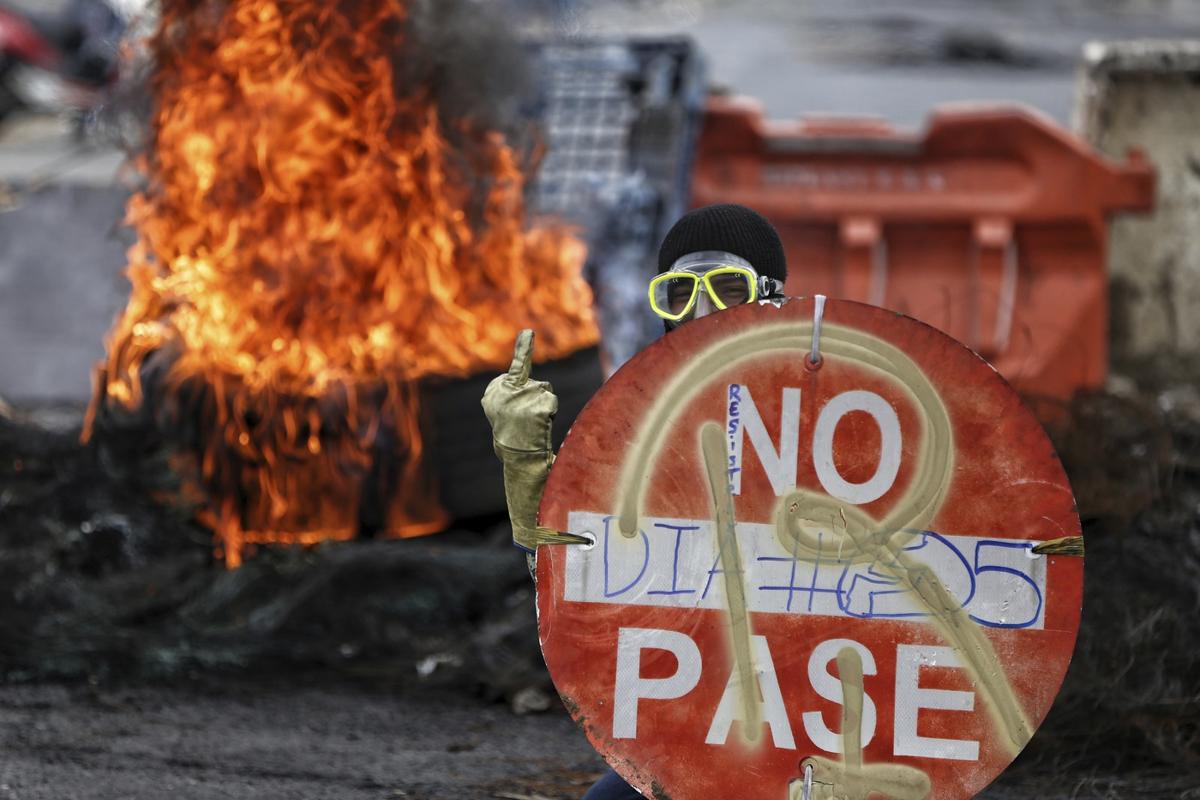 Guerriglia in Colombia, 26 morti: Ivàn Duque reprime nel sangue le proteste Guerriglia in Colombia, 26 morti: Ivàn Duque reprime nel sangue le proteste