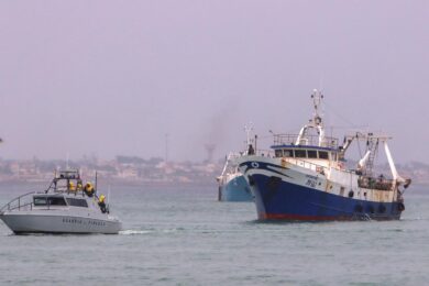 Libia, spari contro tre pescherecci italiani: ferito il comandante dell’Aliseo