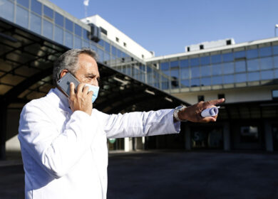 Vaccino, Vaia propone la “premialità”: “Concerti e stadi per gli immunizzati”