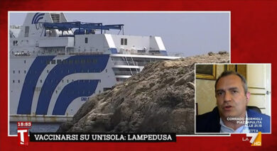 De Magistris:”Vaccinare tutti, anche i migranti. Altrimenti è discriminazione”