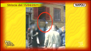 Napoli, medici di base ricevono i pazienti dalle finestre e folla in strada