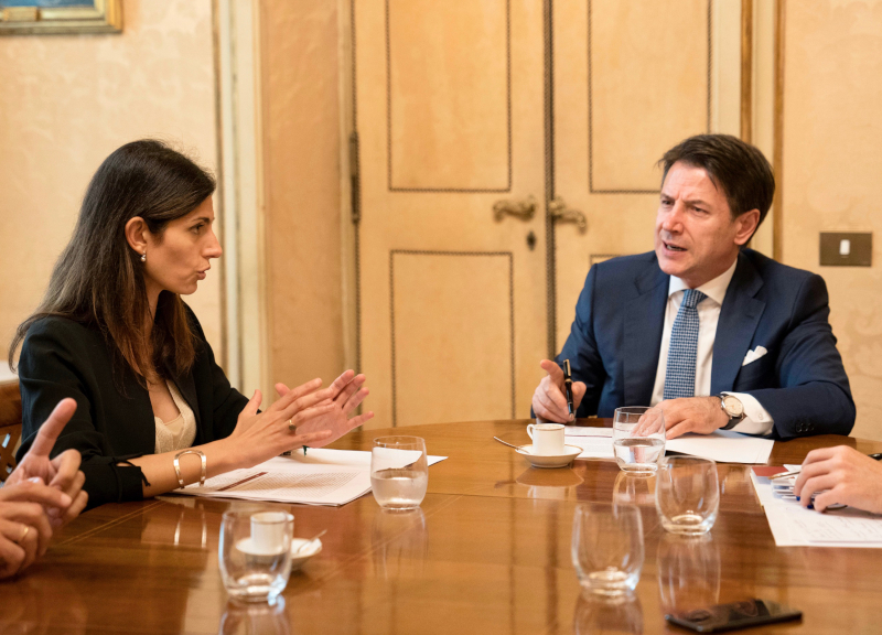 M5s, Raggi volta le spalle a Conte. Programma per Roma discusso su Rousseau M5s, Raggi volta le spalle a Conte. Programma per Roma discusso su Rousseau