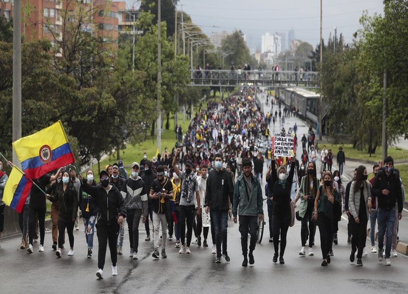 Proteste in Colombia, le voci da Bogotà: “Tanta paura, ma la speranza è viva”