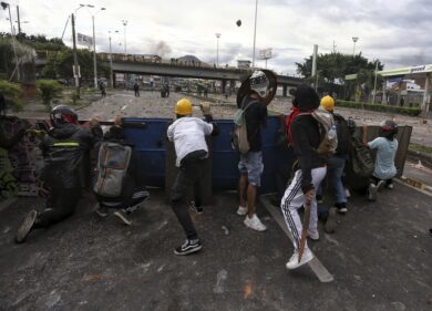 Proteste in Colombia, le voci da Bogotà: “Tanta paura, ma la speranza è viva”