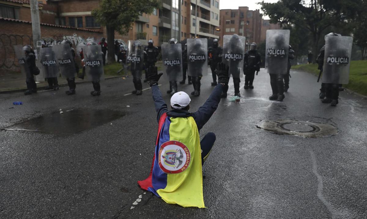 Proteste in Colombia, le voci da Bogotà: “Tanta paura, ma la speranza è viva”