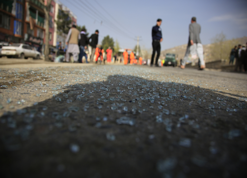 Attentato a Kabul, autobomba fuori da una scuola per ragazze: oltre 50 morti Attentato a Kabul, autobomba fuori da una scuola per ragazze: oltre 50 morti