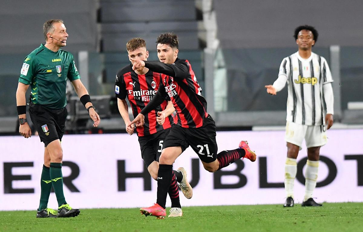 Juventus annientata dal Milan: 3-0. Ibrahimovic, ansia per il ginocchio Juventus annientata dal Milan: 3-0. Ibrahimovic, ansia per il ginocchio