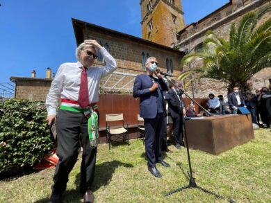 Sgarbi nomina Andrea Bocelli e Paolo Portoghesi cittadini onorari di Sutri