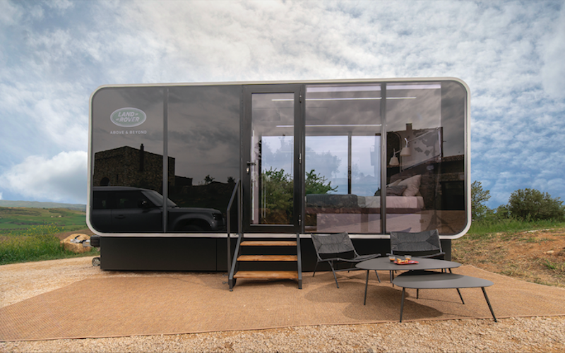 Defender porta in giro per l’Italia una casa mobile da vivere su Airbnb
