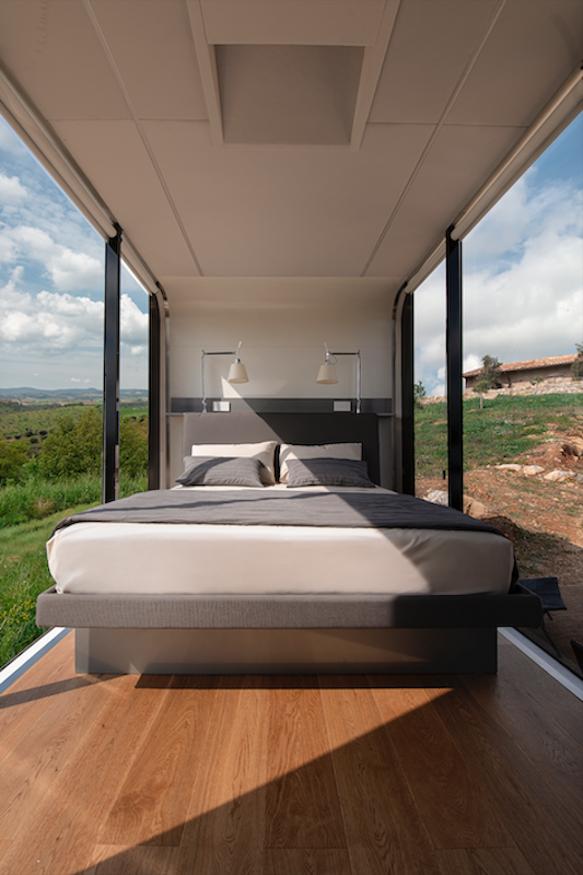 Defender porta in giro per l’Italia una casa mobile da vivere su Airbnb