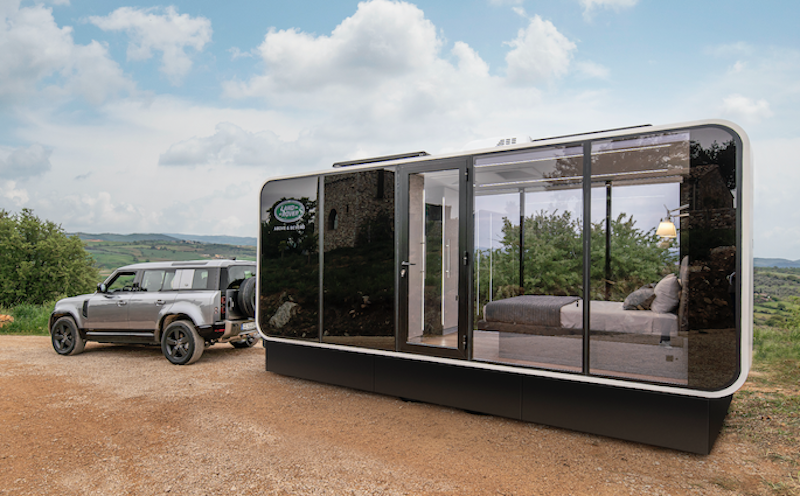 Defender porta in giro per l’Italia una casa mobile da vivere su Airbnb