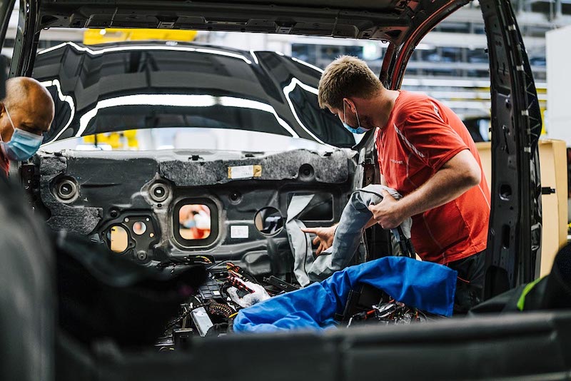 Porsche Macan elettrica, arrivo previsto nel 2023