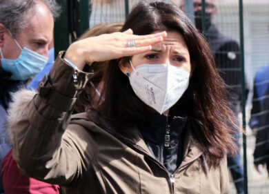 Roma: Raggi contro Gualtieri, per il Pd la sfida sui social è già un massacro