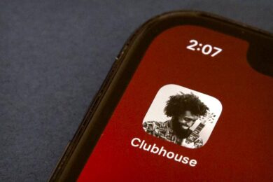 Clubhouse pronto a sbarcare su Samsung. Crollano i download, boom già finito?