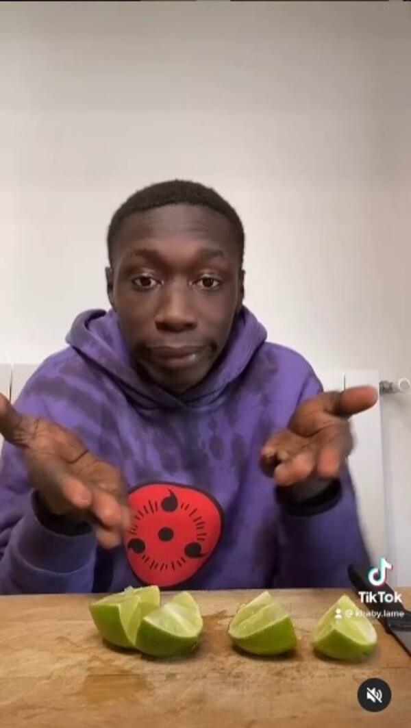 Khaby Lame, Re di TikTok Italia con 44 mln di follower: “Ho iniziato per noia” Khaby Lame, Re di TikTok Italia con 44 mln di follower: “Ho iniziato per noia”