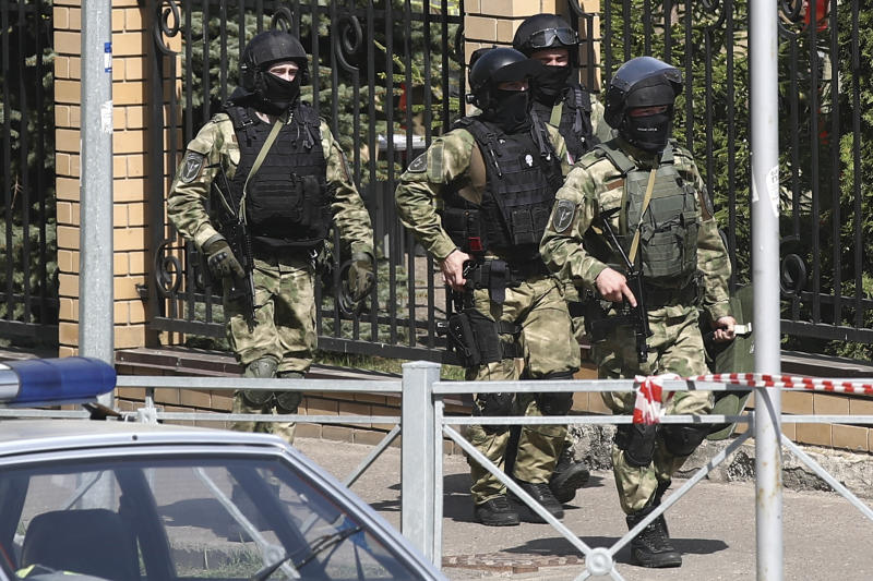 Russia, strage in una scuola. 11 vittime tra studenti e insegnanti, 32 feriti Russia, strage in una scuola. 11 vittime tra studenti e insegnanti, 32 feriti