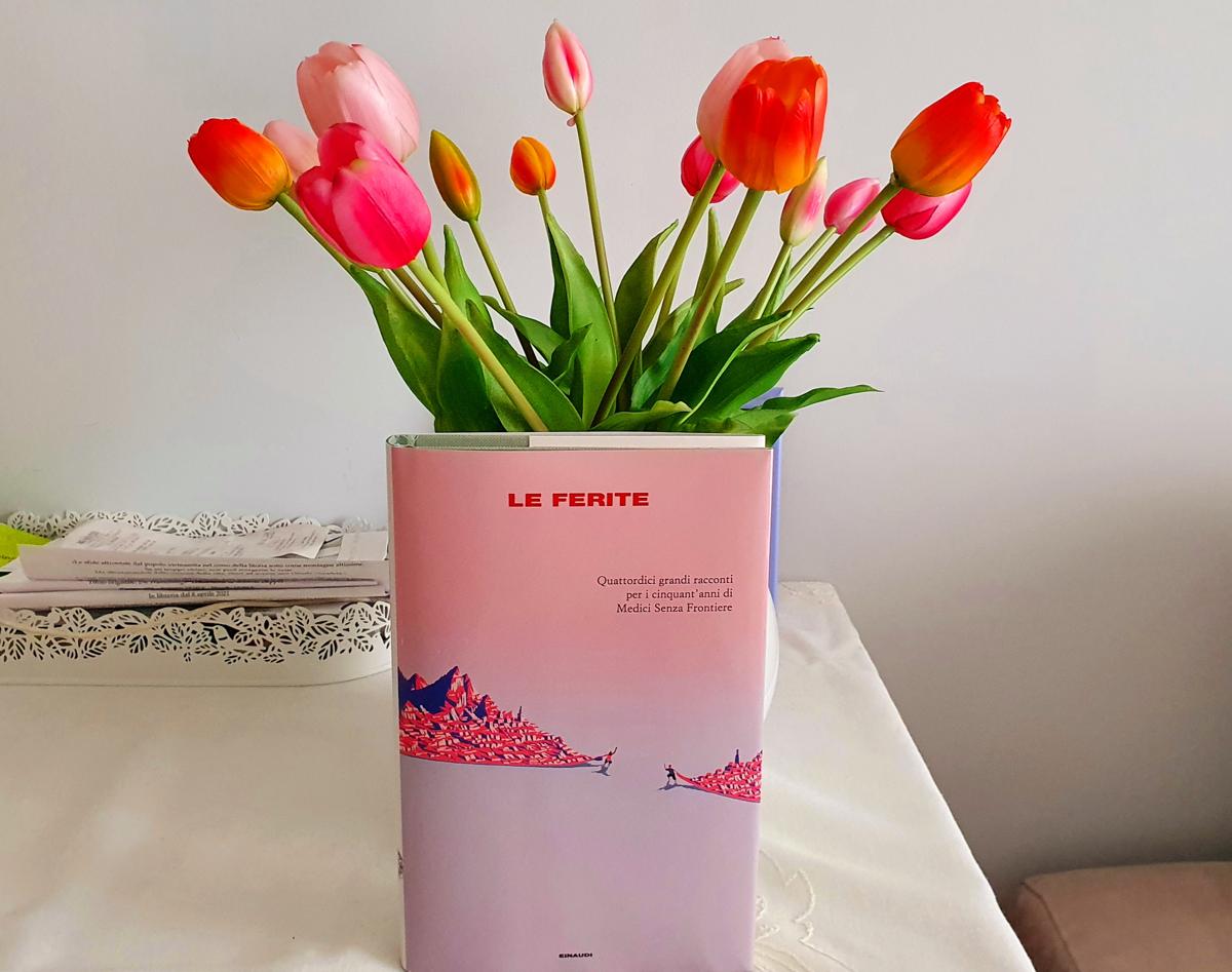 Medici Senza Frontiere compie 50 anni: in libreria con Einaudi “Le ferite” Medici Senza Frontiere compie 50 anni: in libreria con Einaudi “Le ferite”