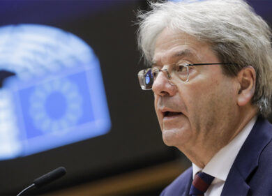Bruxelles vede rosa: Pil su del 4,2%. Tornano licenziamenti? Disoccupati +0,1%