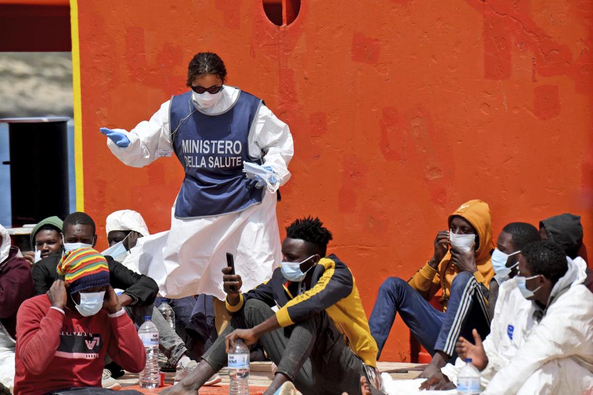 Migranti: così la bomba politica rischia di diventare anche sanitaria Migranti: così la bomba politica rischia di diventare anche sanitaria