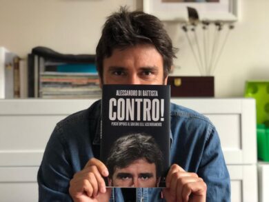 Alessandro Di Battista, Contro: “Celebrazione del governo Draghi è nauseante”