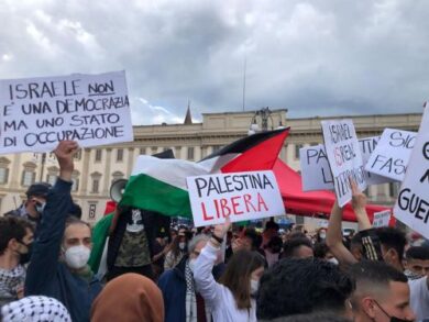 Israele: oltre un migliaio al presidio pro Palestina a Milano. FOTO-VIDEO