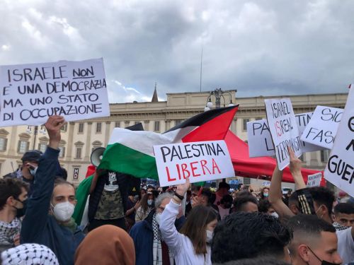 Israele: oltre un migliaio al presidio pro Palestina a Milano. FOTO-VIDEO Israele: oltre un migliaio al presidio pro Palestina a Milano. FOTO-VIDEO