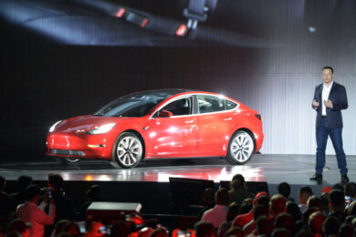 Tesla, Musk dice basta ai pagamenti in Bitcoin: “Non rispettano l’ambiente”