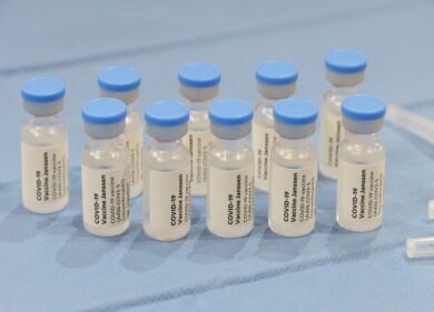 Abbassare età per Vaxzevria e Janssen. Le nuove racomandazioni della SItI