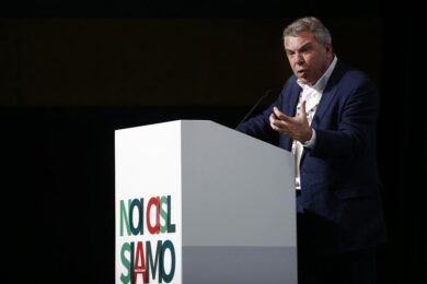 Lavoro, “Stop licenziamenti fino al 31 ottobre. Riforme poi”